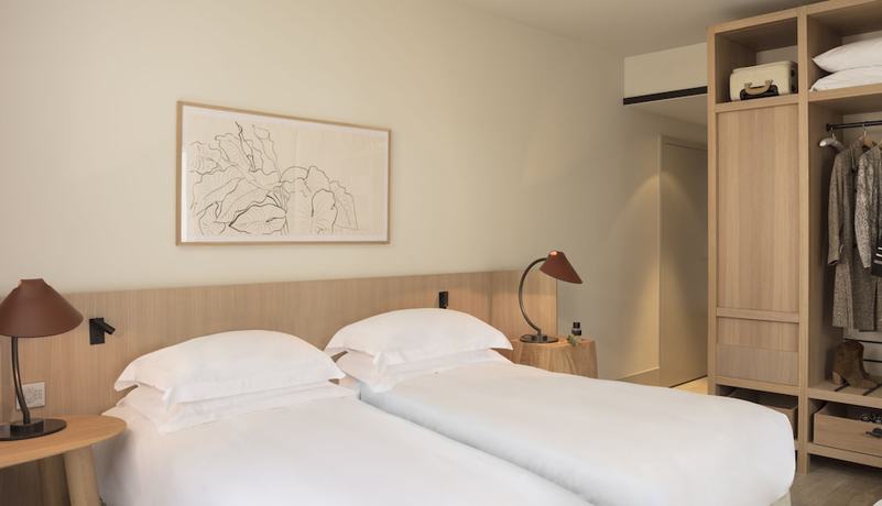 Imagen de la habitación del Hotel Le Grand Pavillon Chantilly. Foto 9