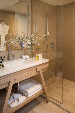 Imagen de la habitación del Hotel Le Grand Pavillon Chantilly. Foto 10