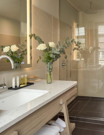 Imagen de la habitación del Hotel Le Grand Pavillon Chantilly. Foto 12