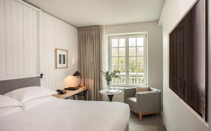 Imagen de la habitación del Hotel Le Grand Pavillon Chantilly. Foto 14