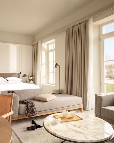 Imagen de la habitación del Hotel Le Grand Pavillon Chantilly. Foto 15
