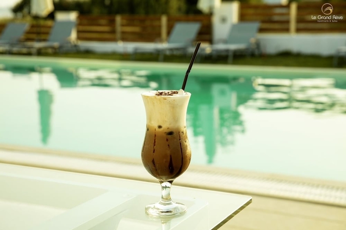 Imagen de la piscina del Hotel Le Grand Reve Apartments And Luxury Suites. Foto 19