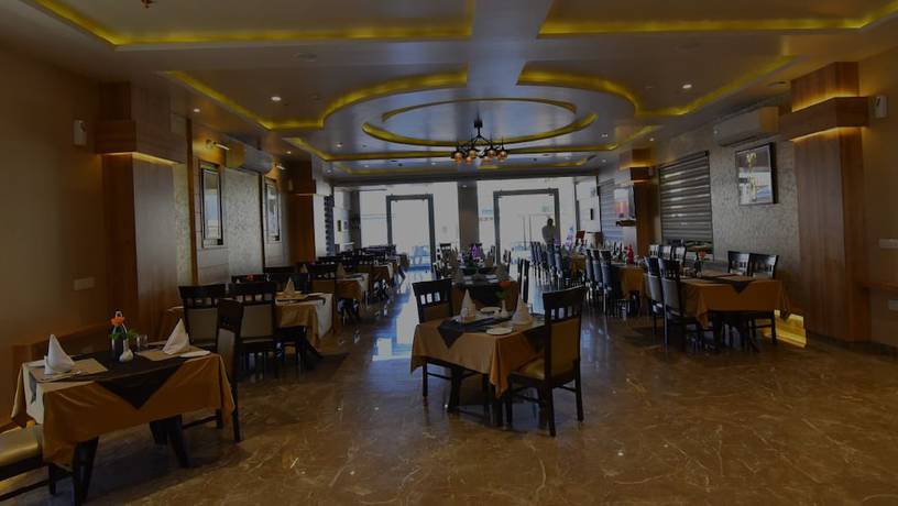 Imagen del bar/restaurante del Hotel Le Grande, Chomu. Foto 6