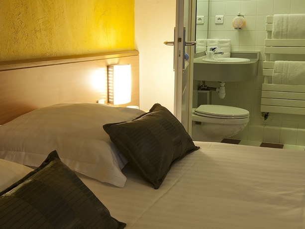 Imagen de la habitación del Hotel Le Grillon, Estrasburgo. Foto 11