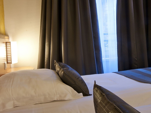 Imagen de la habitación del Hotel Le Grillon. Foto 9