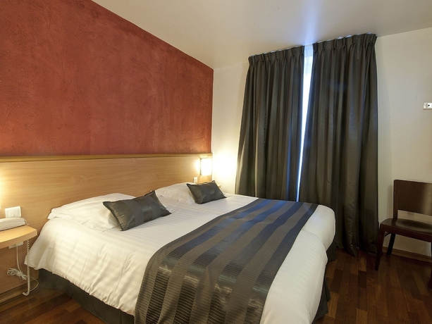 Imagen de la habitación del Hotel Le Grillon. Foto 14