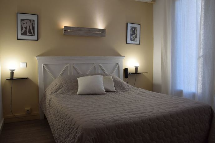 Imagen de la habitación del Hotel Le Grillon, L'&Icirc;le-Rousse. Foto 3
