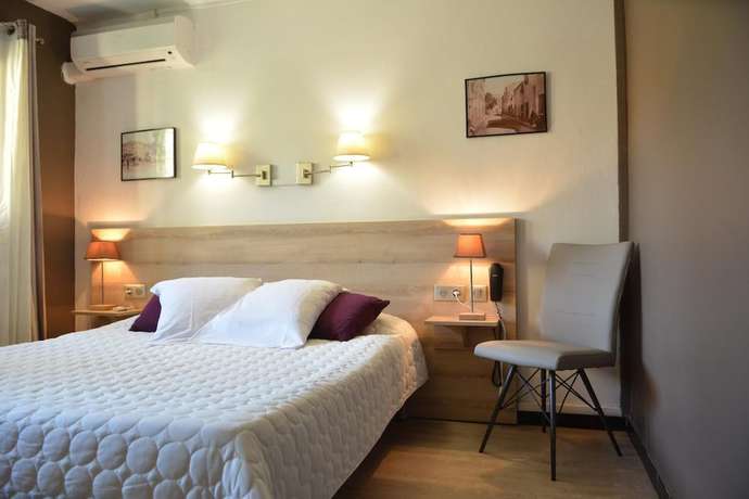 Imagen de la habitación del Hotel Le Grillon, L'&Icirc;le-Rousse. Foto 4