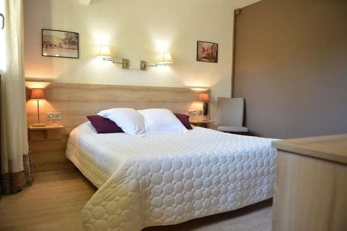 Imagen de la habitación del Hotel Le Grillon, L'&Icirc;le-Rousse. Foto 6