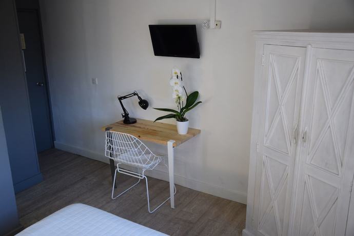 Imagen de la habitación del Hotel Le Grillon, L'&Icirc;le-Rousse. Foto 11