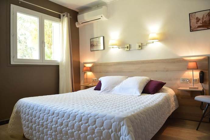 Imagen de la habitación del Hotel Le Grillon, L'&Icirc;le-Rousse. Foto 13