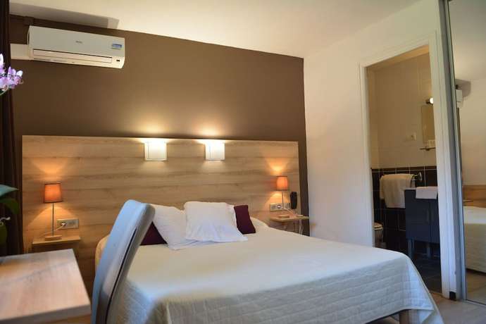 Imagen de la habitación del Hotel Le Grillon, L'&Icirc;le-Rousse. Foto 14