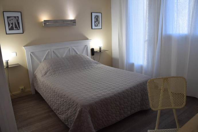 Imagen de la habitación del Hotel Le Grillon, L'&Icirc;le-Rousse. Foto 16