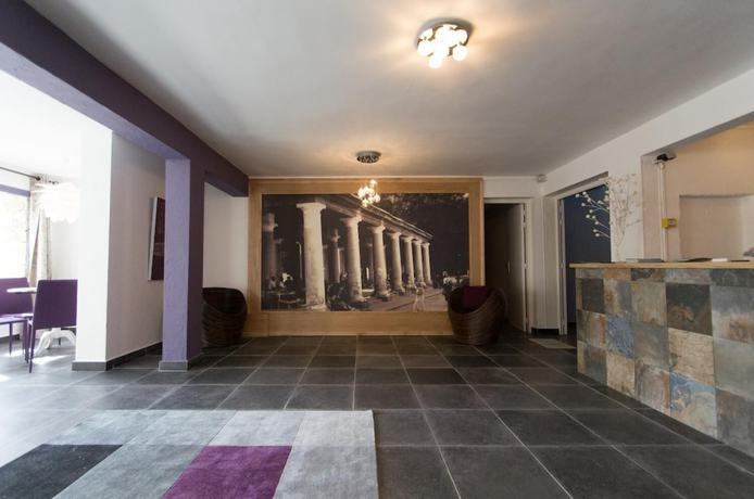 Imagen de los interiores del Hotel Le Grillon, L'&Icirc;le-Rousse. Foto 18
