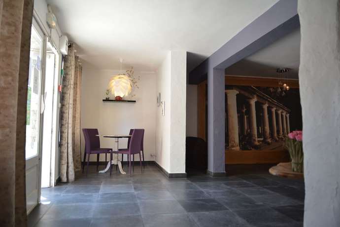 Imagen de los interiores del Hotel Le Grillon, L'&Icirc;le-Rousse. Foto 19