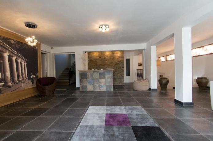 Imagen de los interiores del Hotel Le Grillon, L'&Icirc;le-Rousse. Foto 20