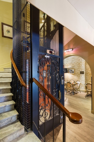 Imagen de los interiores del Hotel Le Grimaldi By Happyculture. Foto 10