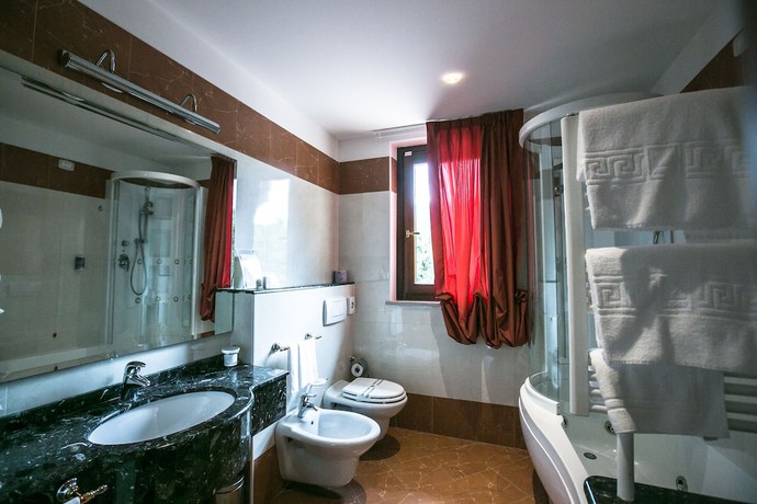 Imagen de la habitación del Hotel Le Grotte. Foto 13