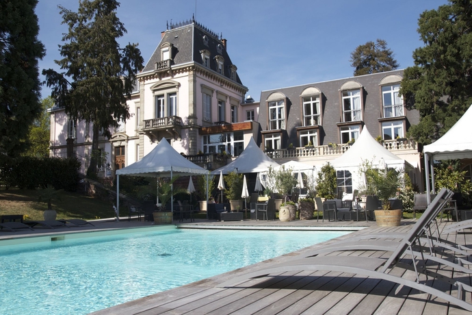 Imagen de la piscina del Hotel Le H - and Restaurant. Foto 7