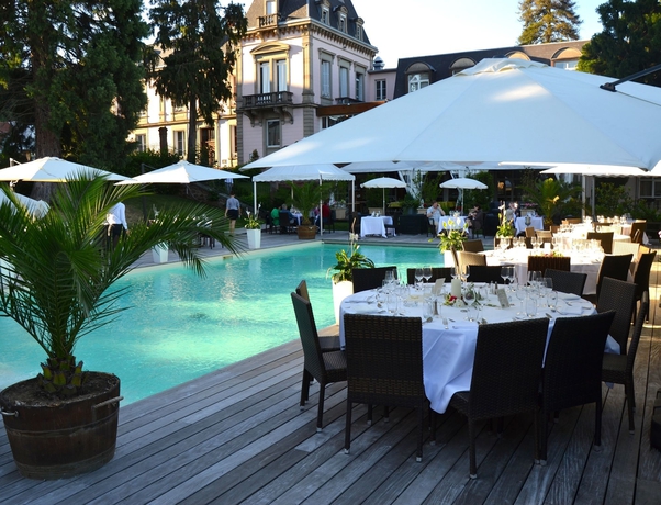 Imagen de la piscina del Hotel Le H - and Restaurant. Foto 8