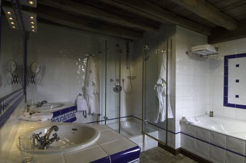 Imagen de la habitación del Hotel Le Hameau De Barboron. Foto 15