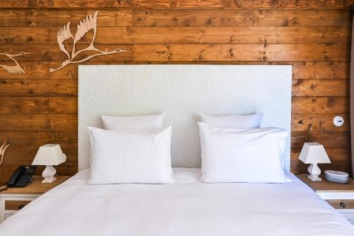 Imagen de la habitación del Hotel Le Hameau Des Pesquiers Ecolodge, Curio Collection By Hilton. Foto 16
