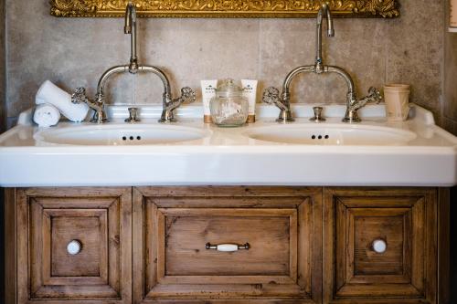 Imagen general del Hotel Le Hameau Des Pesquiers Ecolodge, Curio Collection By Hilton. Foto 9