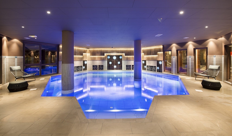 Imagen de la piscina del Hotel Le Hameau Du Kashmir, Val Thorens. Foto 16