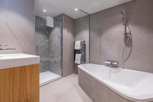 Imagen de la habitación del Hotel Le Hameau des Oursons. Foto 14