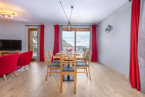 Imagen de la habitación del Hotel Le Hameau des Oursons. Foto 19