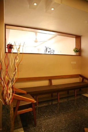 Imagen de los interiores del Hotel Le Holiday Inn. Foto 16