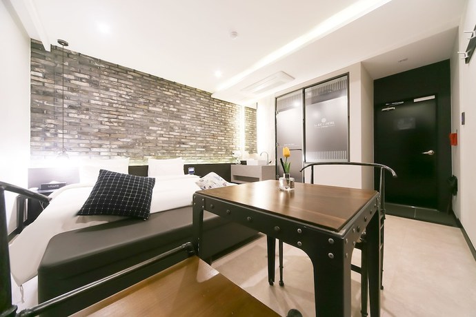 Imagen de la habitación del Hotel Le Idea. Foto 4