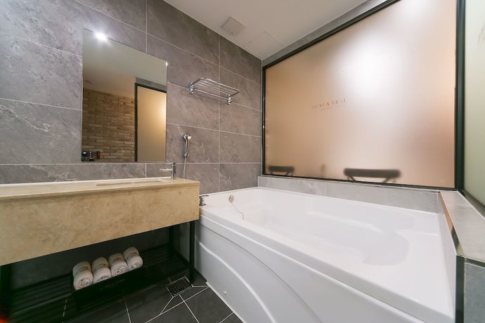 Imagen de la habitación del Hotel Le Idea. Foto 6