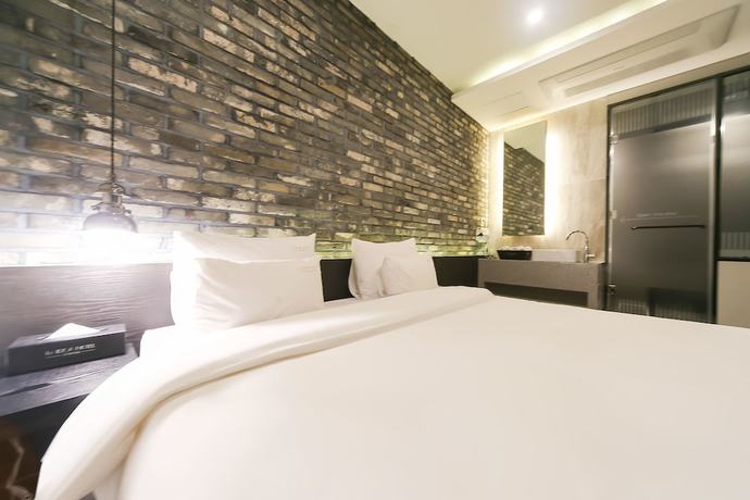 Imagen de la habitación del Hotel Le Idea. Foto 8