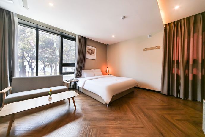 Imagen de la habitación del Hotel Le Idea. Foto 13