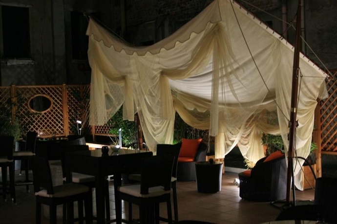 Imagen de los interiores del Hotel Le Isole. Foto 10