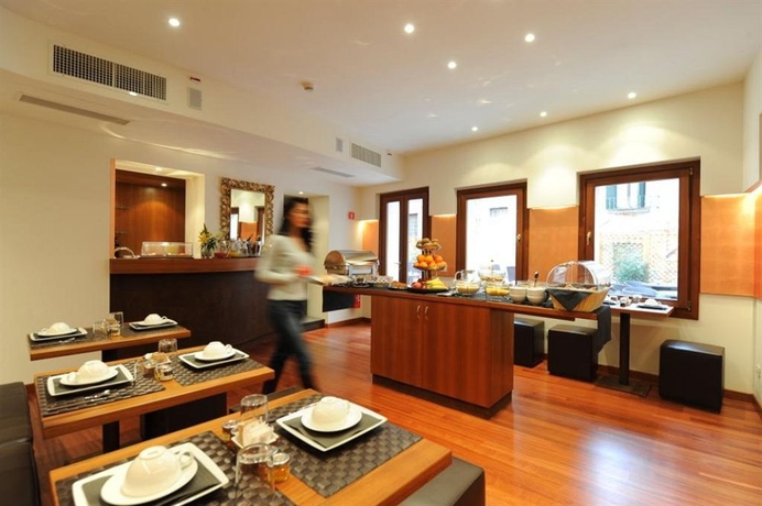 Imagen del bar/restaurante del Hotel Le Isole. Foto 4