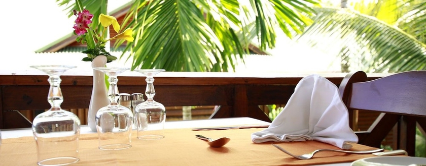 Imagen del bar/restaurante del Hotel Le Jardin Des Palmes. Foto 3