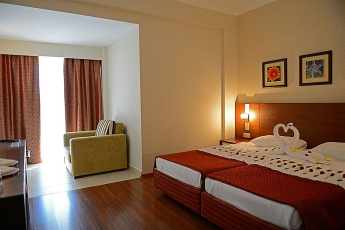 Imagen de la habitación del Hotel Le Jardin Resort Holiday Village. Foto 6