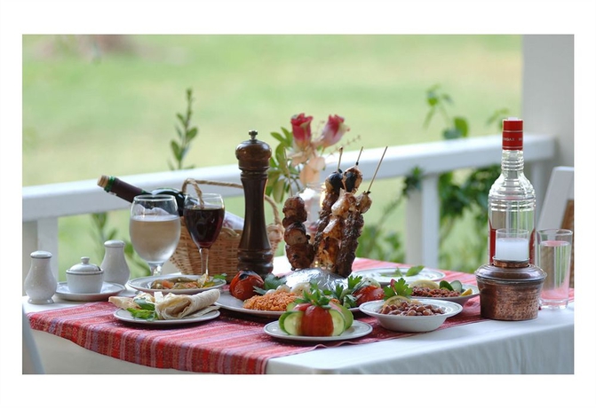 Imagen del bar/restaurante del Hotel Le Jardin Resort Holiday Village. Foto 5