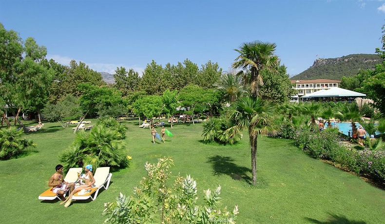 Imagen de los exteriores del Hotel Le Jardin Resort Holiday Village. Foto 12