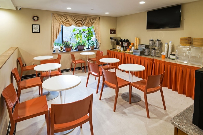 Imagen del bar/restaurante del Hotel Le Jolie. Foto 2