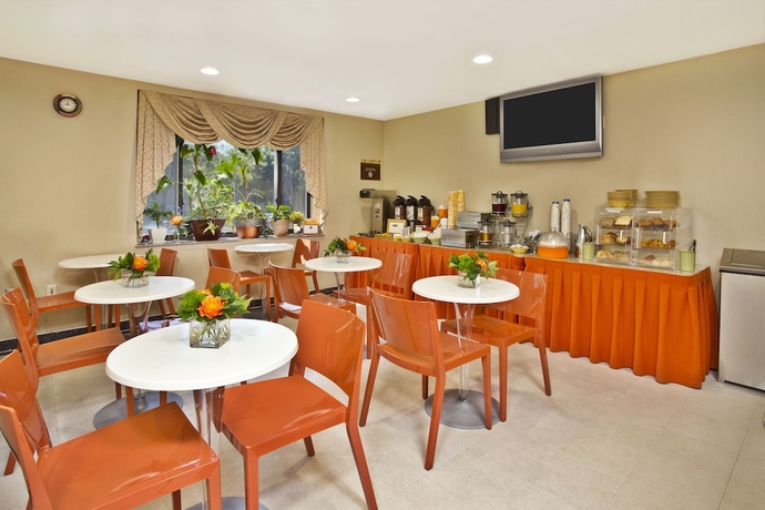 Imagen del bar/restaurante del Hotel Le Jolie. Foto 4