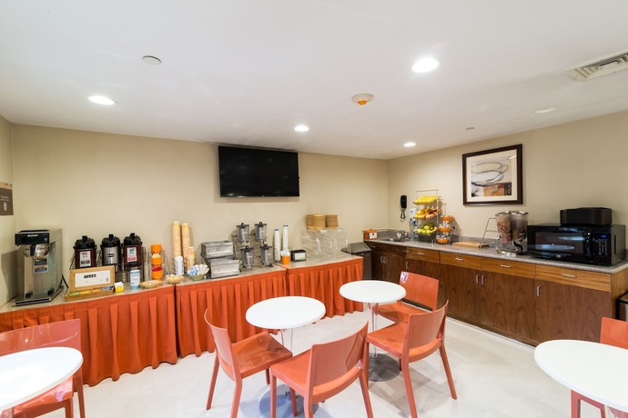 Imagen del bar/restaurante del Hotel Le Jolie. Foto 5