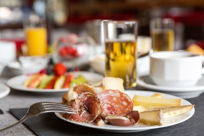 Imagen del bar/restaurante del Hotel Le Jules Verne. Foto 10