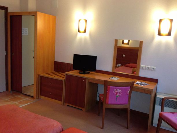 Imagen de la habitación del Hotel Le Jura. Foto 5