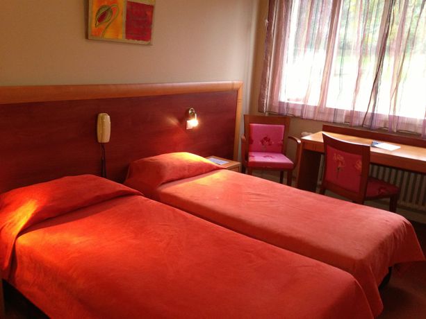 Imagen del bar/restaurante del Hotel Le Jura. Foto 3