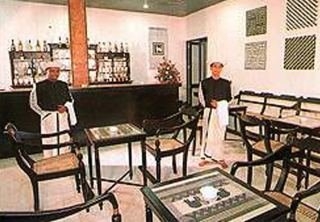 Imagen del bar/restaurante del Hotel Le Kandyan. Foto 2