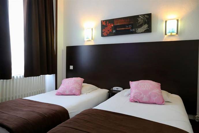 Imagen de la habitación del Hotel Le Keroman. Foto 2