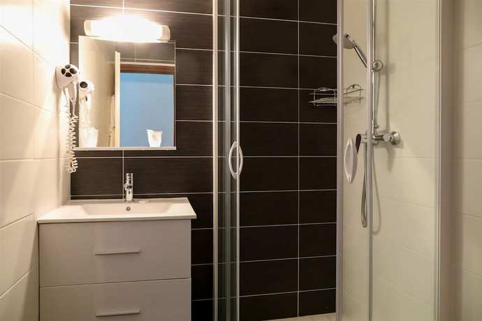 Imagen de la habitación del Hotel Le Keroman. Foto 8